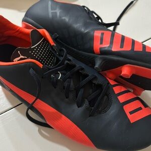 Puma men’s size 12 soccer cleats EVO speed 5 like new